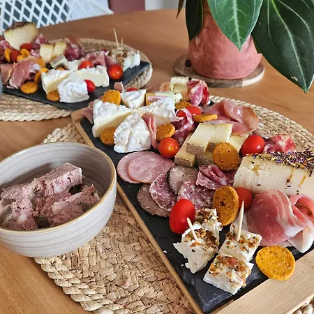 Nos Jours Heureux - L'idylle, De Caractere *