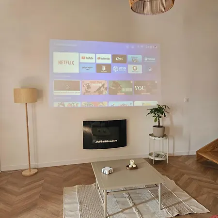 Nos Jours Heureux - L'idylle, De Caractere Ferienhaus Etienville