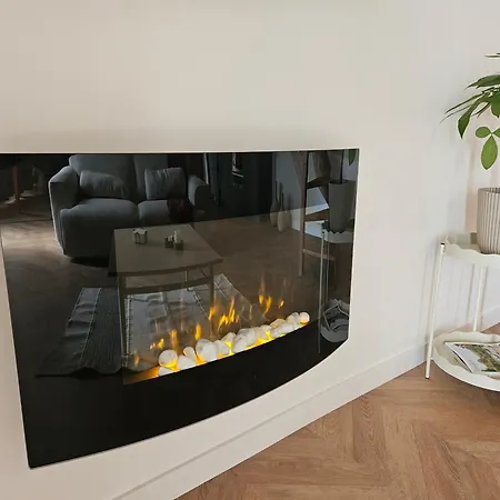 Nos Jours Heureux - L'idylle, De Caractere * Etienville