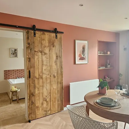 Nos Jours Heureux - L'idylle, De Caractere Ferienhaus Etienville