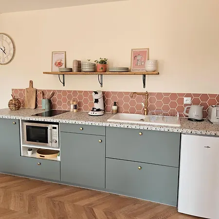 Nos Jours Heureux - L'idylle, De Caractere