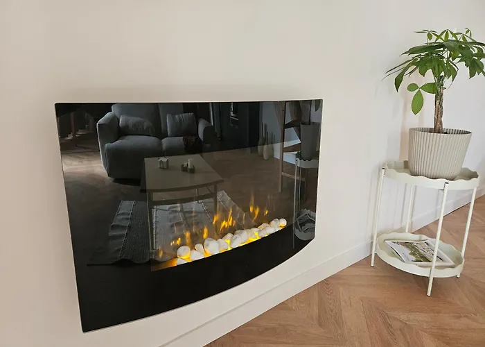 Nos Jours Heureux - L'idylle, De Caractere * Etienville