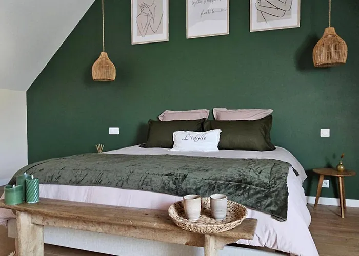 Nos Jours Heureux - L'idylle, De Caractere Tatil Evi Etienville