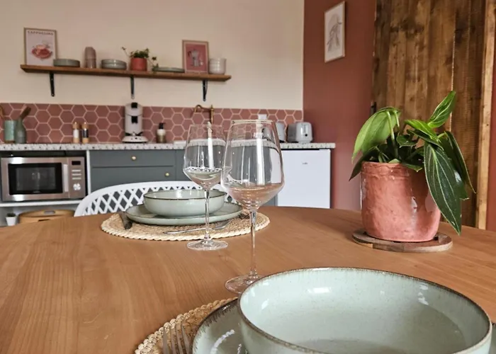 Nos Jours Heureux - L'idylle, De Caractere