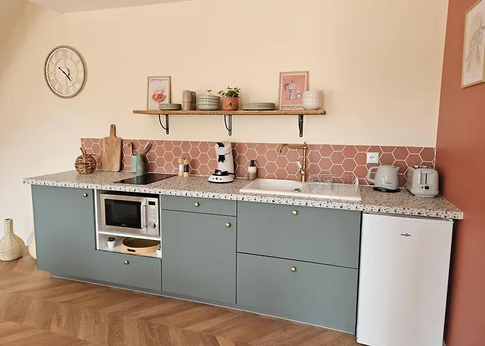 Nos Jours Heureux - L'idylle, De Caractere